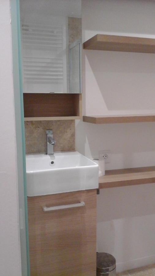 Kira Hotel Uzes Bagian luar foto