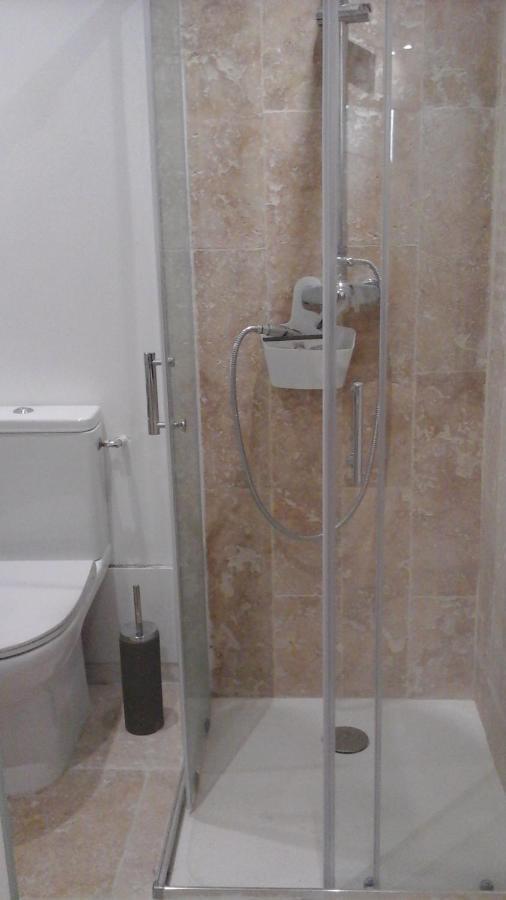 Kira Hotel Uzes Bagian luar foto