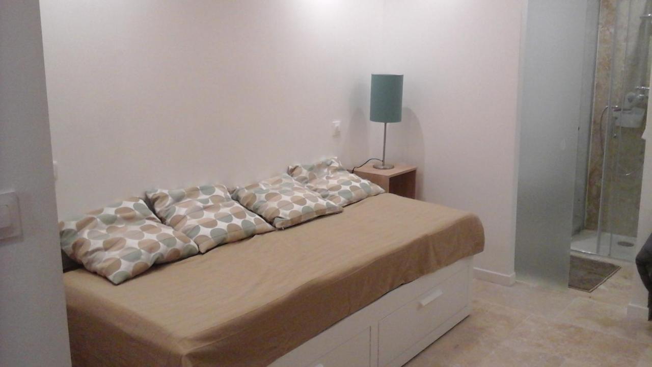 Kira Hotel Uzes Bagian luar foto