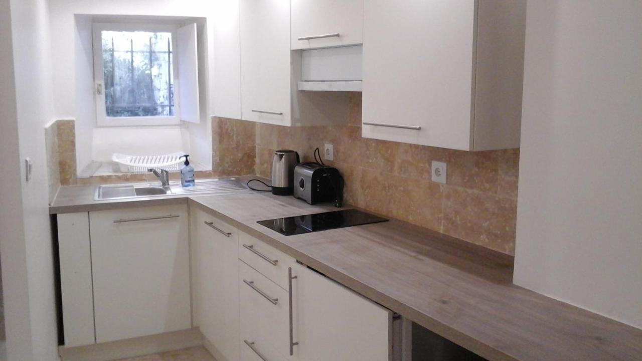 Kira Hotel Uzes Bagian luar foto