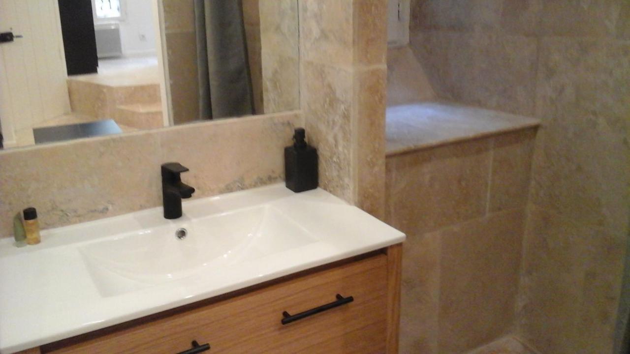 Kira Hotel Uzes Bagian luar foto