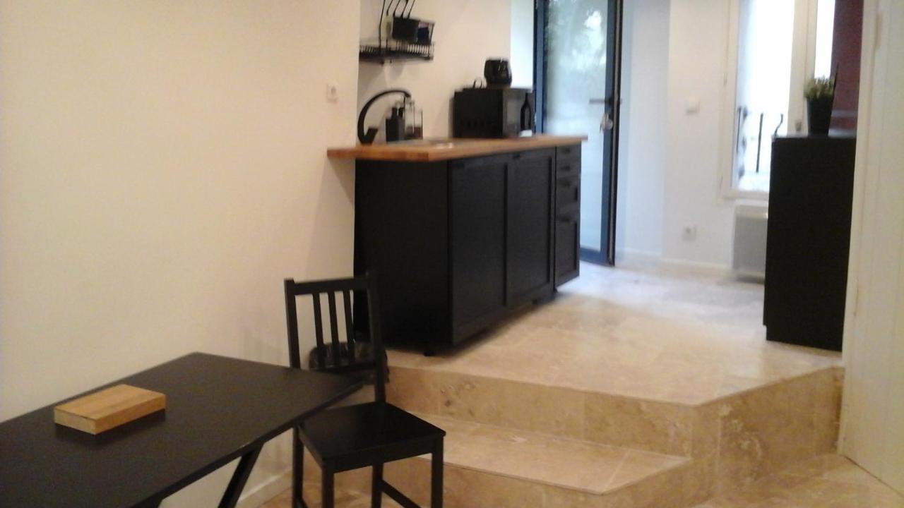 Kira Hotel Uzes Bagian luar foto